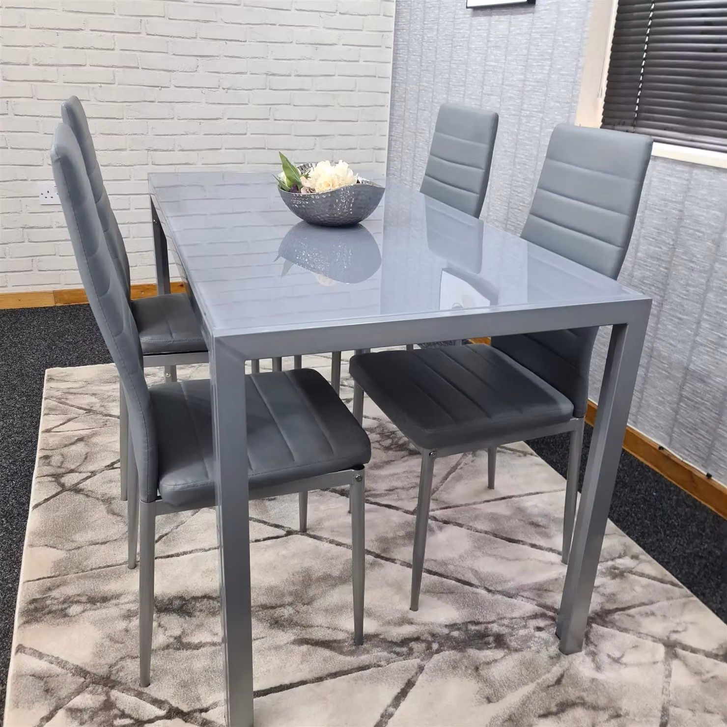 KOSY KOALA Modern Rectangular Grey Glass Dining Table and 4 Grey Metal Chairs Set in Brown – 4