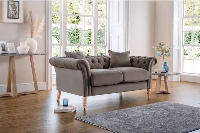 FurnitureboxUK Olivia 2 Seater Grey Velvet Chesterfield Sofa with Feather Filling and Scatter Cushions