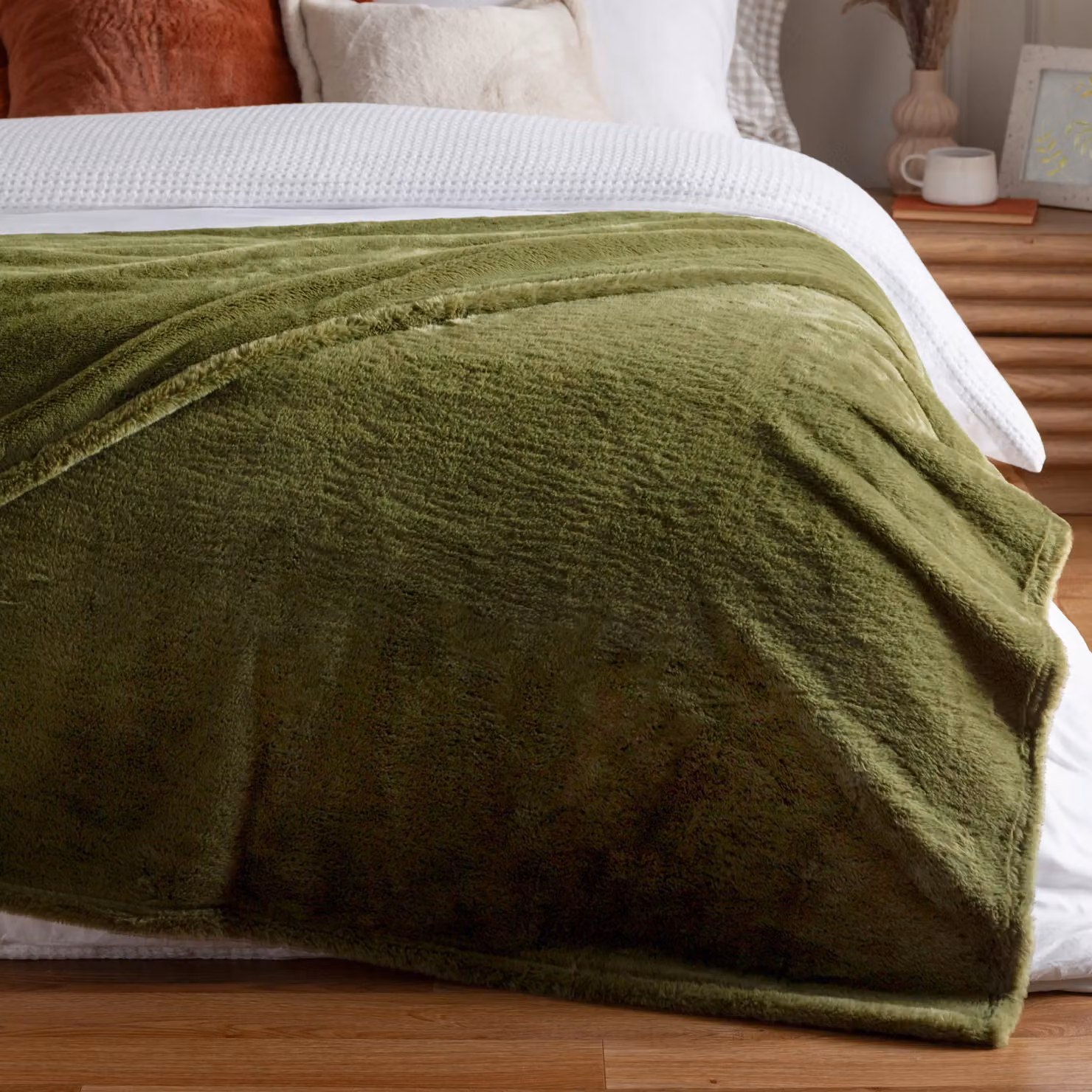 Furn Kallu Reversible Double-Sided Faux Fur Throw in Green, W/D/H: 130 x 180 cm – 4