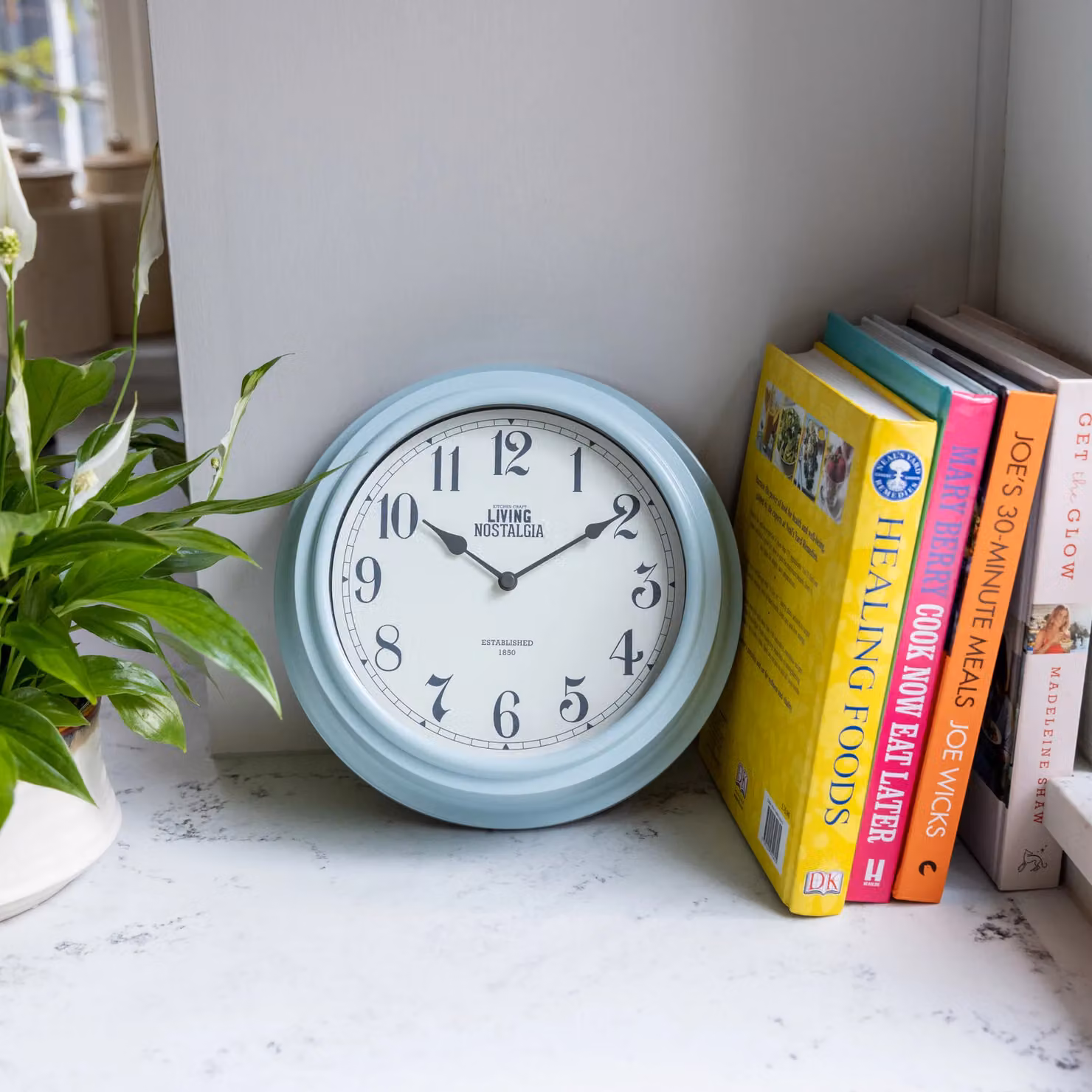 KitchenCraft Living Nostalgia Analogue Silent Quartz Wall Clock, Diameter: 25.5 cm, Vintage Blue – 3