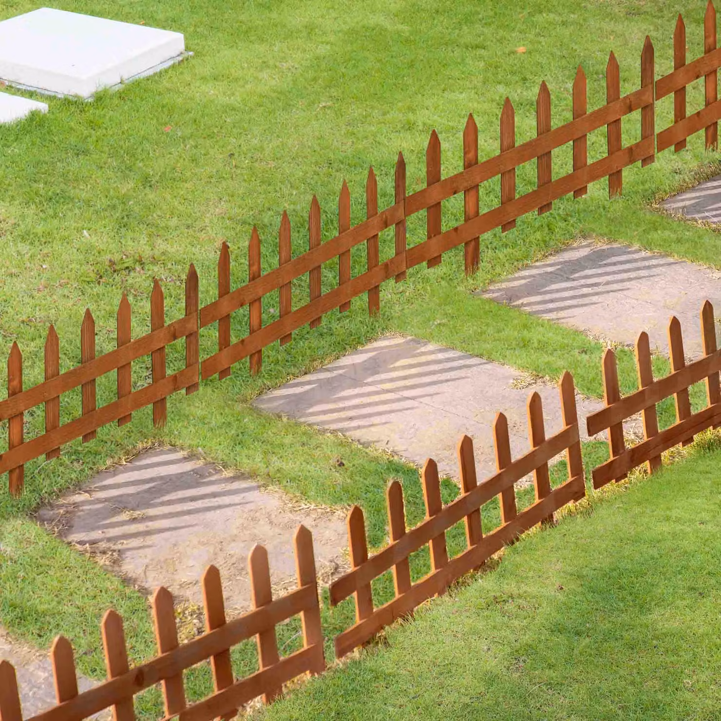 Outsunny Pack of 24 Brown Wooden Garden Border Fences for Lawn Edging and Flowerbeds, W/D/H: 60 x 1 x 34 cm – 2