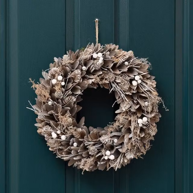 Scottish Everlastings Ltd Silver Grey Wood Shave Hanging Wreath, Diameter: 38 cm – 1