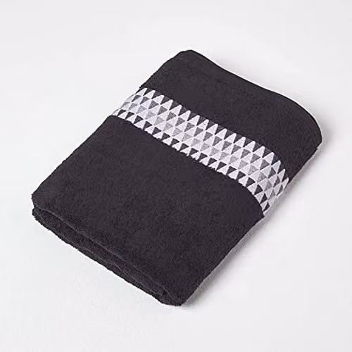HOMESCAPES Geometric Pattern Cotton Bath Towel in Black, White and Grey, W/D/H: 130 x 70 x 1 cm