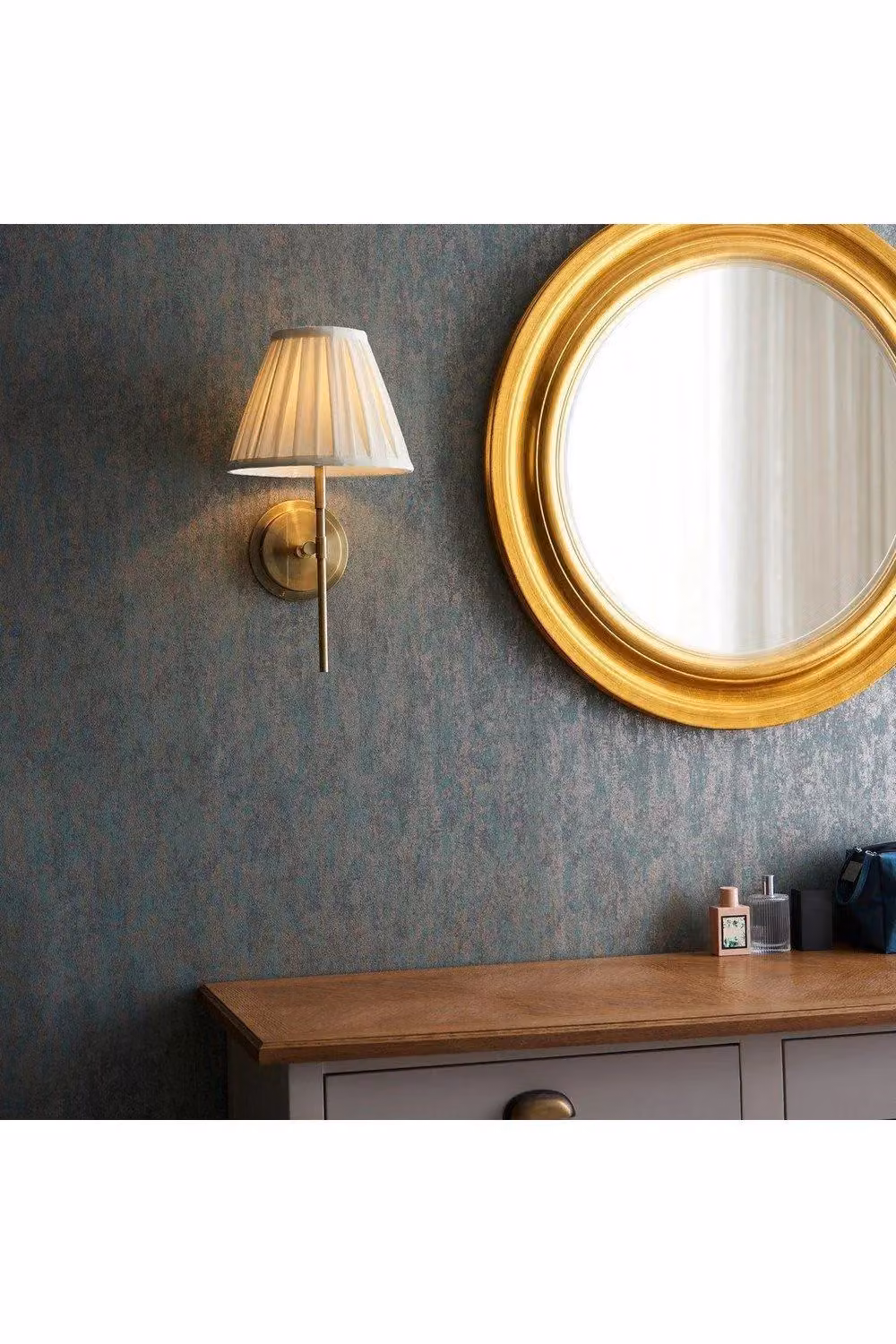 Netlighting Rennes Classic Wall Lamp Fitting in Antique Brass and Gold