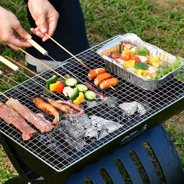 Livingandhome Galvanised Steel BBQ Grill Mesh, Silver, Diameter: 45 cm