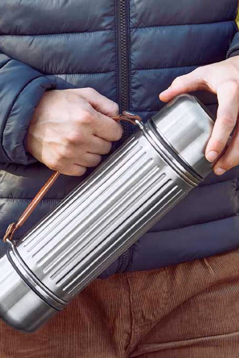 Black + Blum Explorer Flask Duo Large 1.4 l, Silver and Black, Vacuum Insulated Stainless Steel – 3