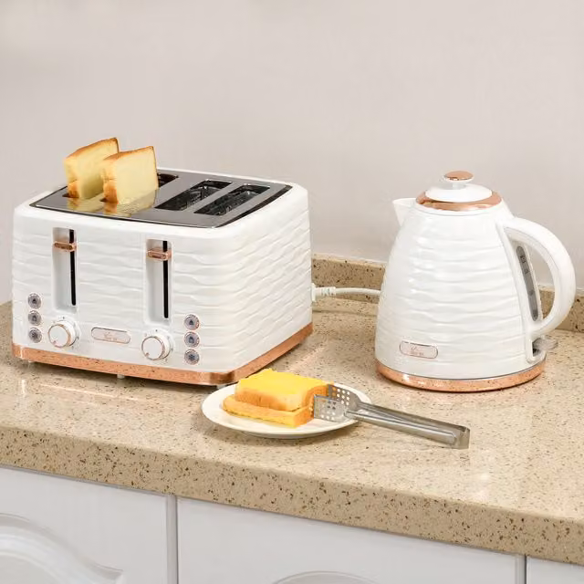 HOMCOM 4-Slot Toaster with 7 Browning Levels and 1600W Power in White
