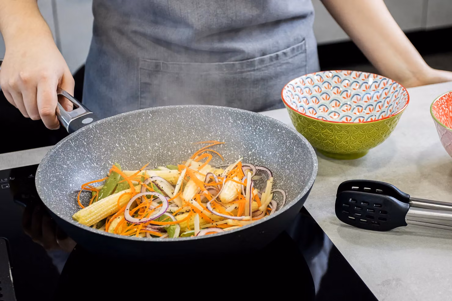 MasterClass Non-Stick Aluminium Wok Stir Fry Pan in Grey – 4