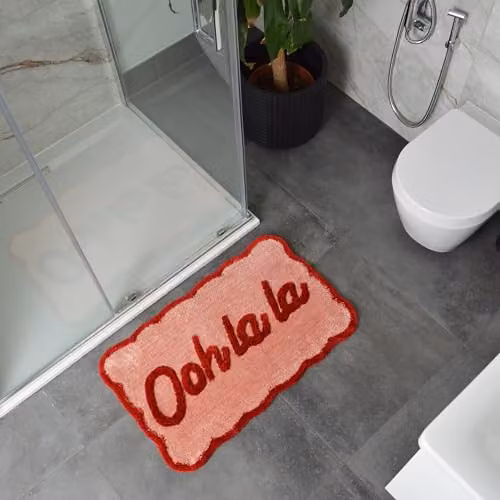 Mooky Mats Ooh La La Slogan Scallop Bath Mat in Red and Pink, W: 80 cm, D: 50 cm – 4