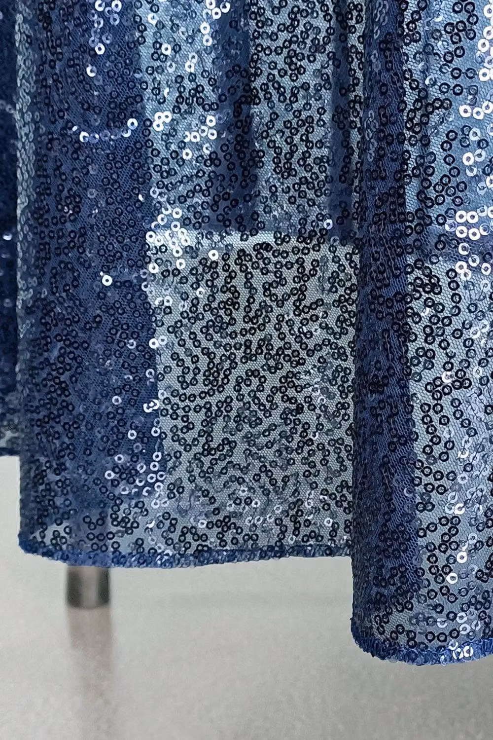 Neel Blue Round Sequin Tablecloth in Navy, Diameter: 177.8 cm – 3