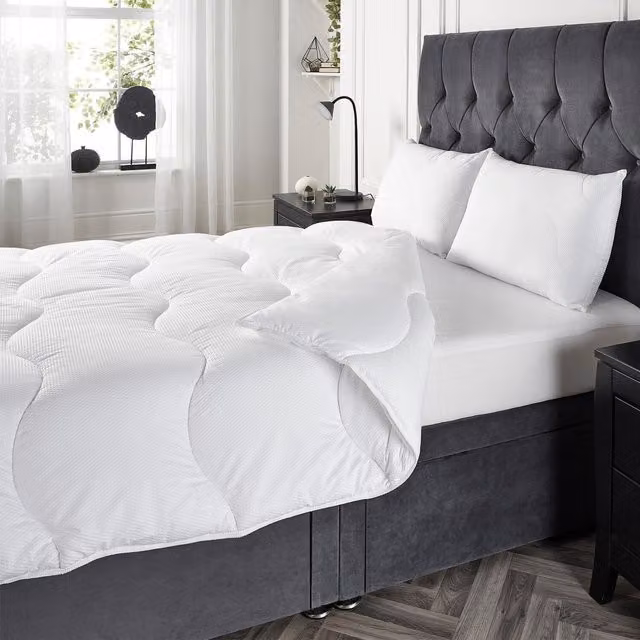 OHS 10.5 Tog Waffle Duvet in White, King Size