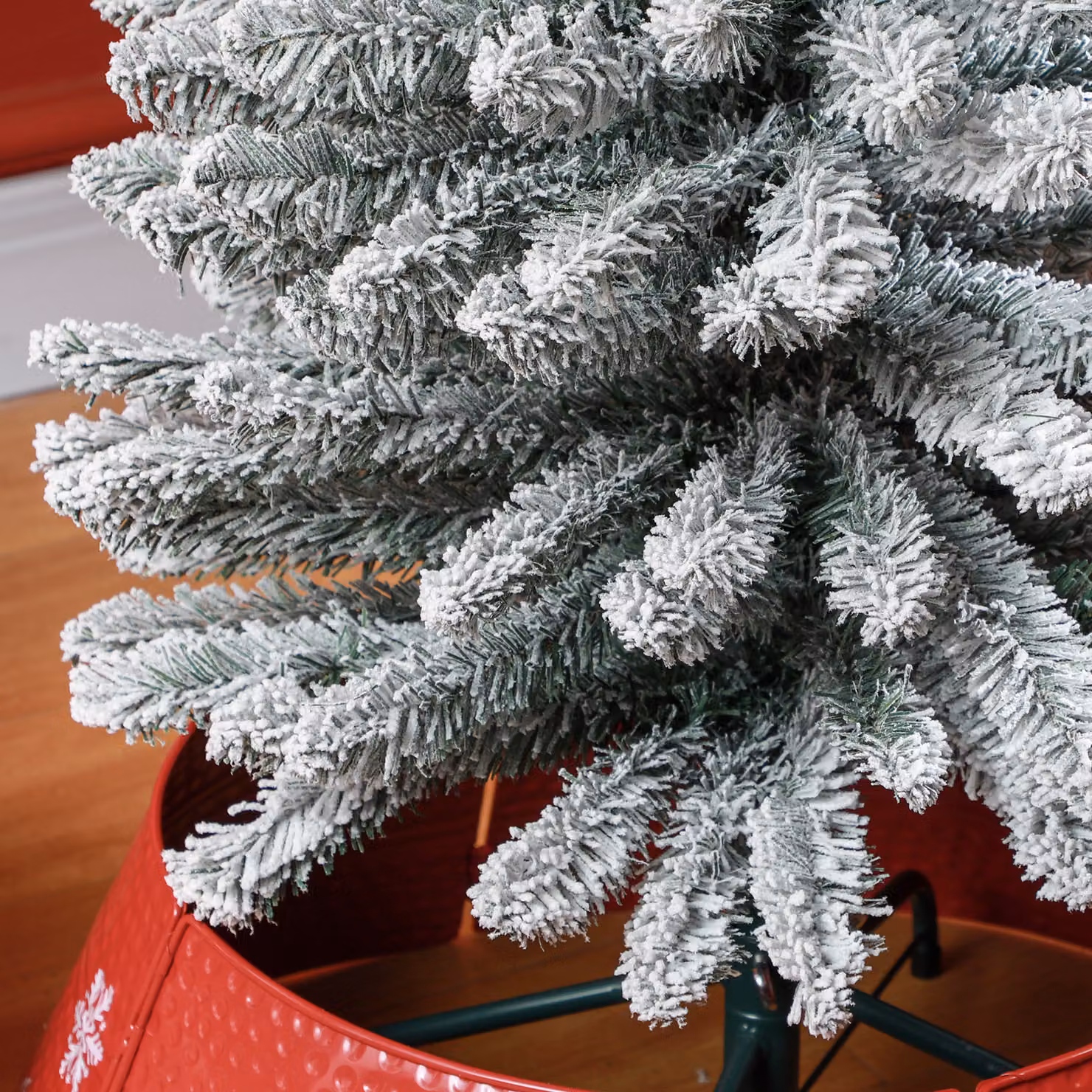 HOMCOM 6ft Snow Flocked Artificial Pencil Christmas Tree with Metal Base and 329 Tips in White – 6