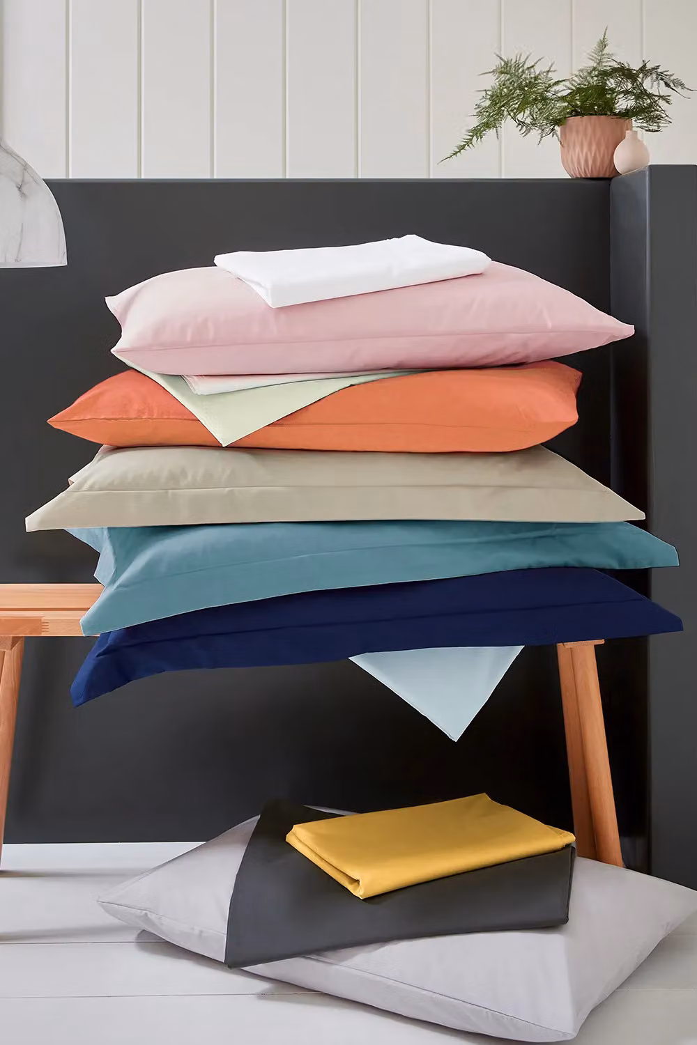Helena Springfield White Polycotton Percale Double Fitted Sheet W/D/H: 135 x 190 x 28 cm – 2