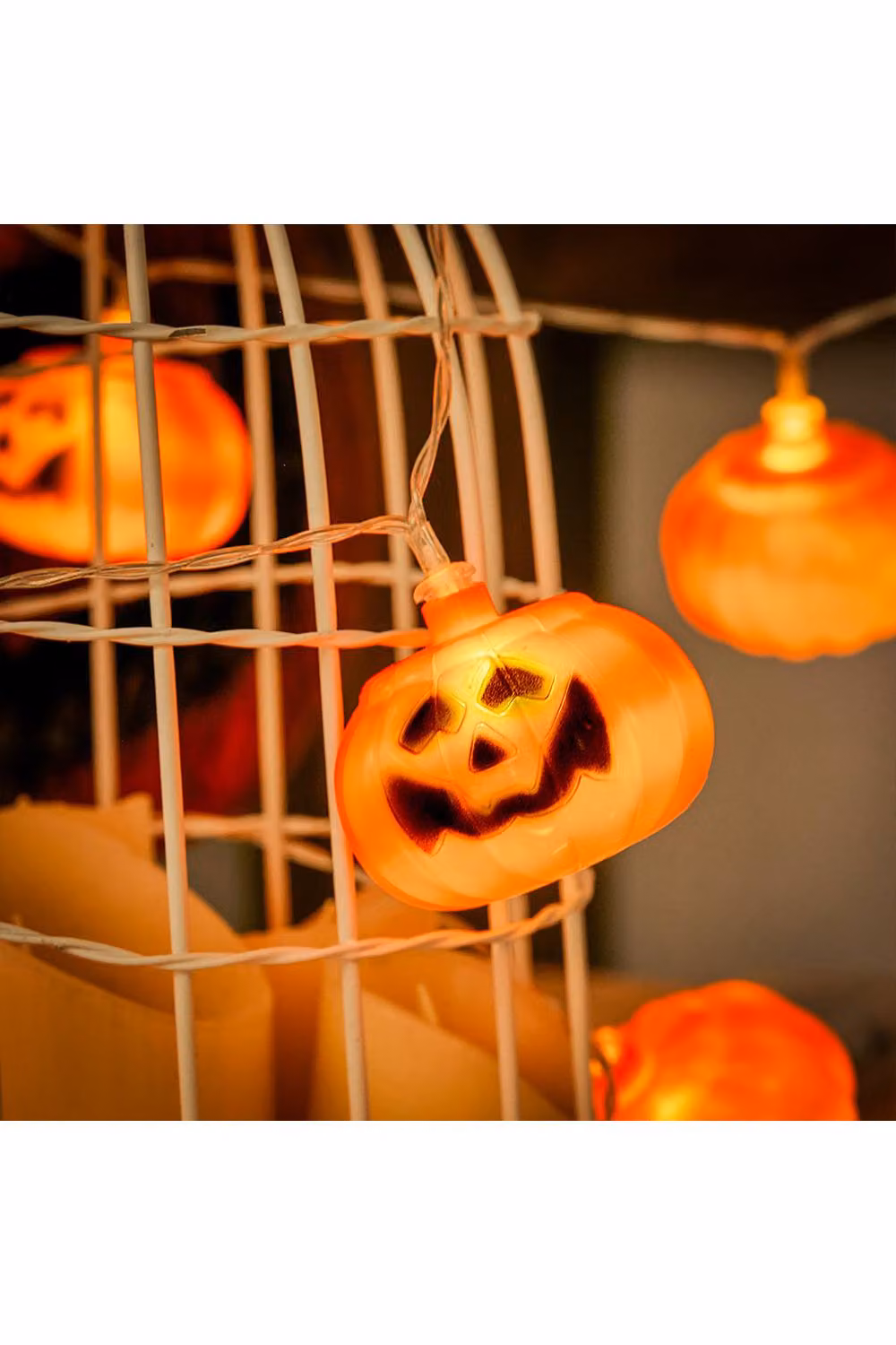 H&O Direct Halloween LED String Lights with 20 Orange Smiling Pumpkins in Warm White, 3.2 m – 4