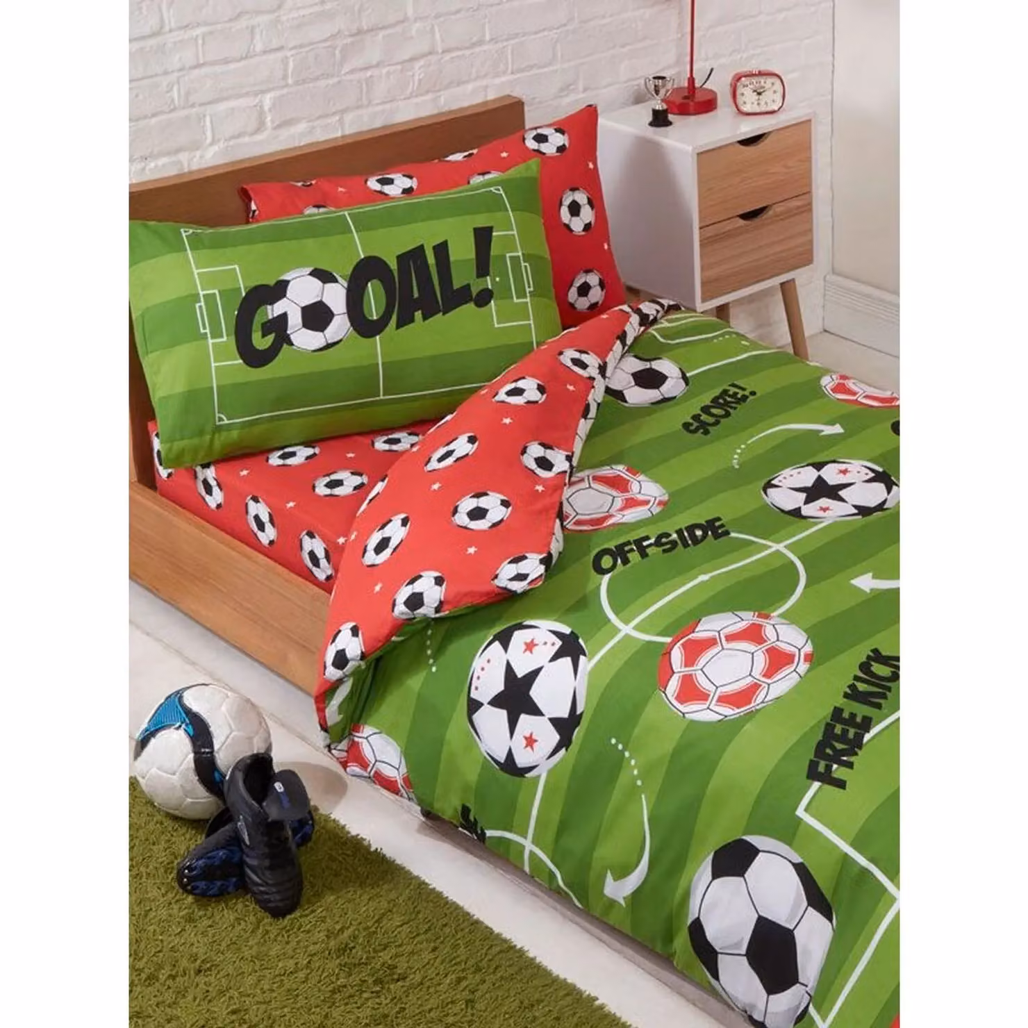 Bedding & Beyond Football Duvet Cover and Pillowcase Set, Red and Multicolour, Single, W: 90 cm x H: 200 cm – 2