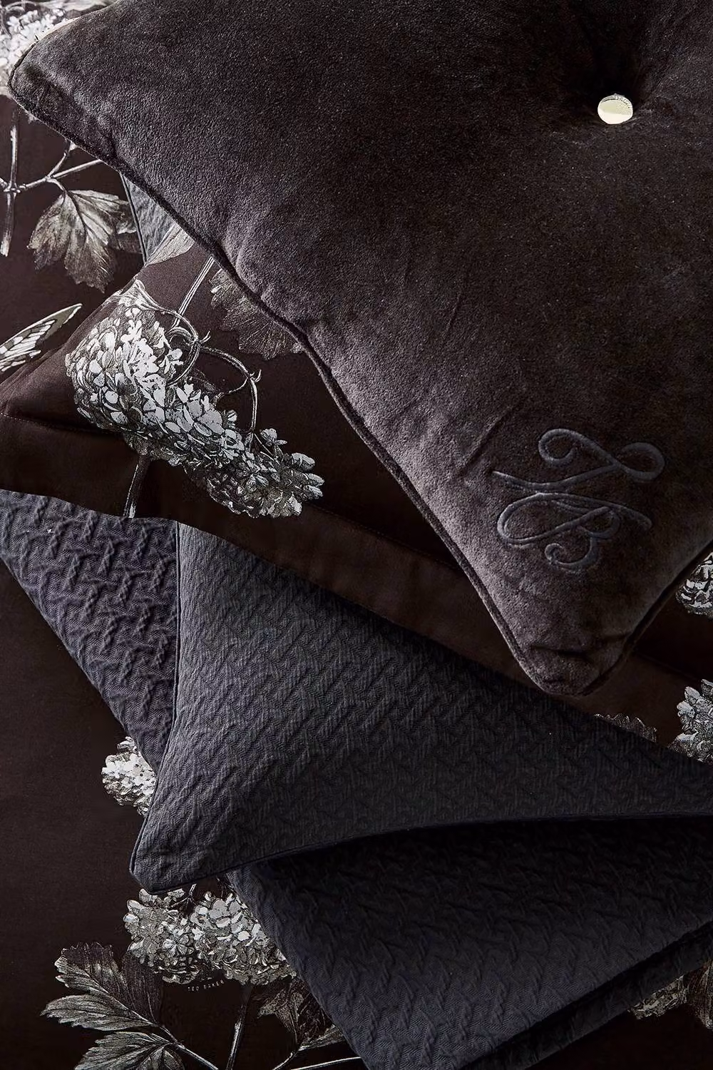 Ted Baker Narnia Floral Reversible Cotton Mako Satin Duvet Cover and Pillowcase Set, Black, W: 140 cm, H: 200 cm – 3