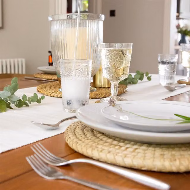 Argon Tableware Pack of 6 Round Woven Palm Leaf Placemats, Brown/Beige, Diameter: 30 cm