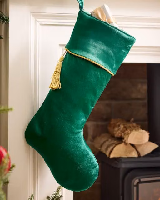 Dibor Set of 4 Green and Gold Kensington Velvet Christmas Stockings – 1