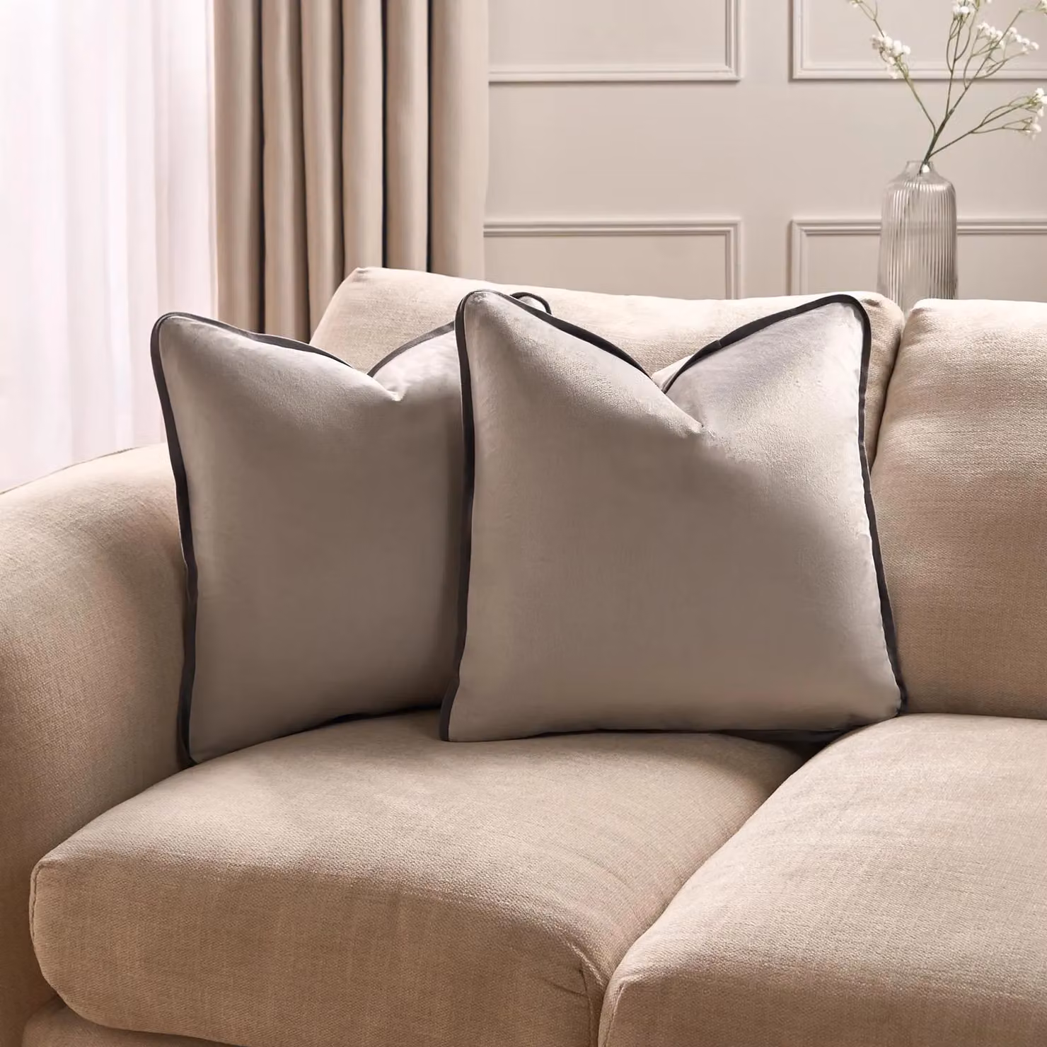 OHS 4 Pack Matte Velvet Piped Cushion Covers in Light Grey, W/D/H: 45 x 45 x 45 cm – 2