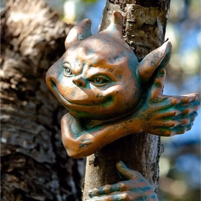 Garden Mile Goblin Tree Peeker in Bronze Effect