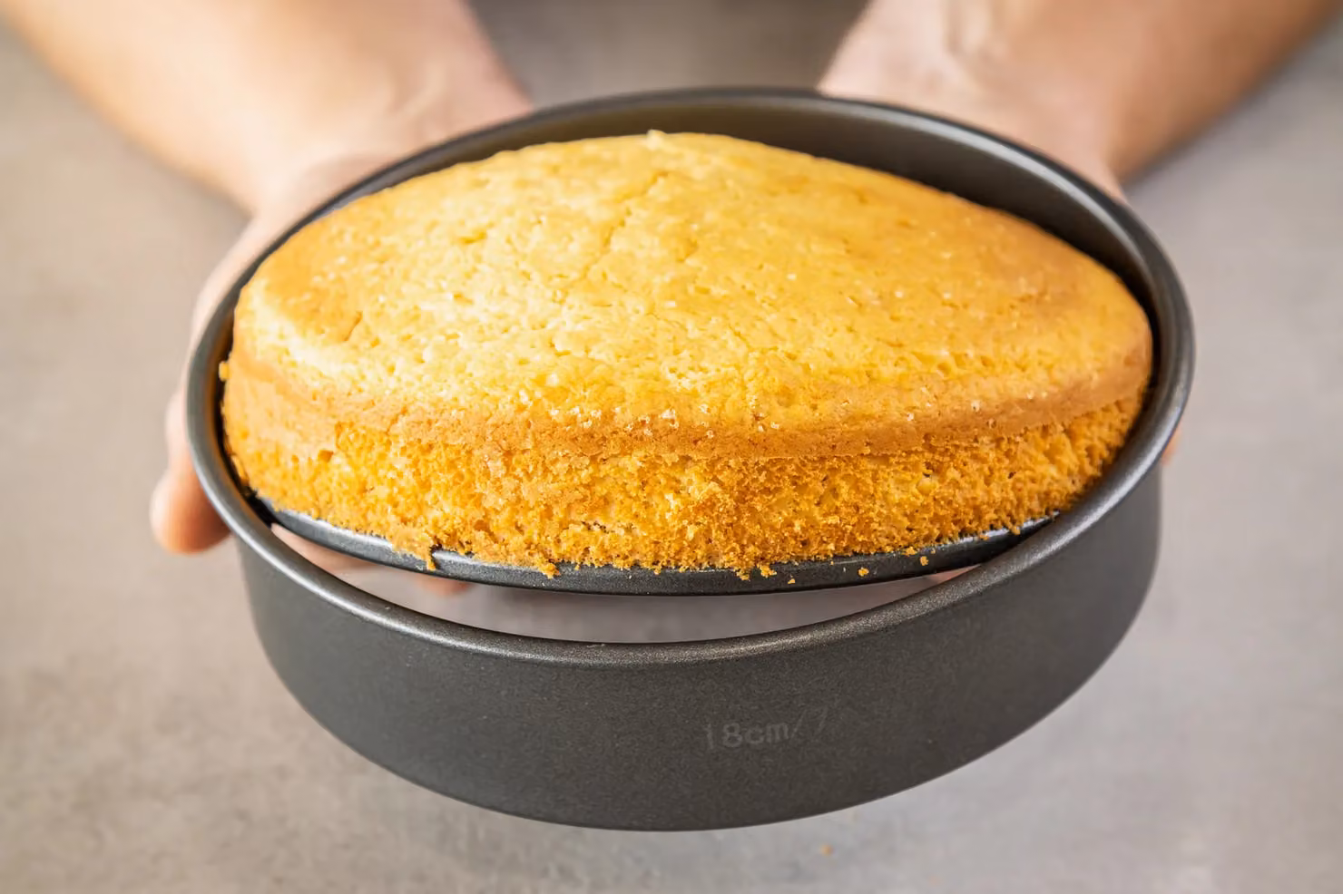 MasterClass Non-Stick Round Carbon Steel Loose Base Cake Tin, Grey, 18cm – 5