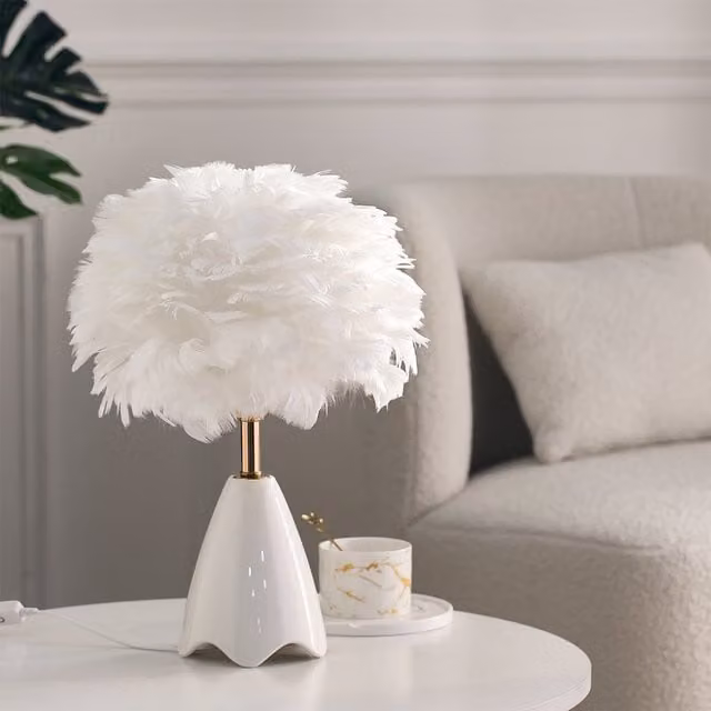 Livingandhome White Ceramic Feather Table Lamp