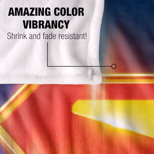 Warner Bros. Superman 2025 Glowing Shield Super Soft Fleece Throw Blanket, Multicolour, W: 152 cm, D: 127 cm – 3