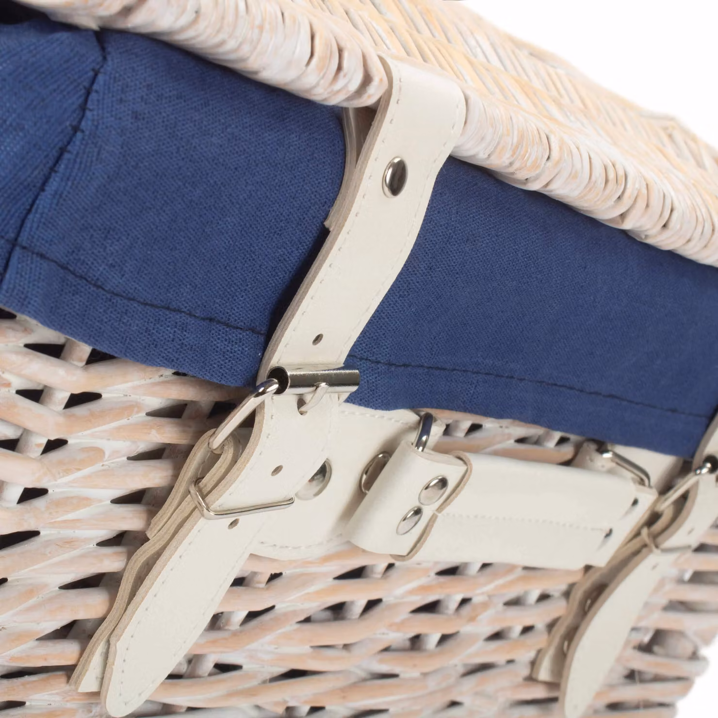 Red Wicker Picnic Basket with Blue Lining and White Accents, W/D/H: 40 x 30 x 19 cm – 2