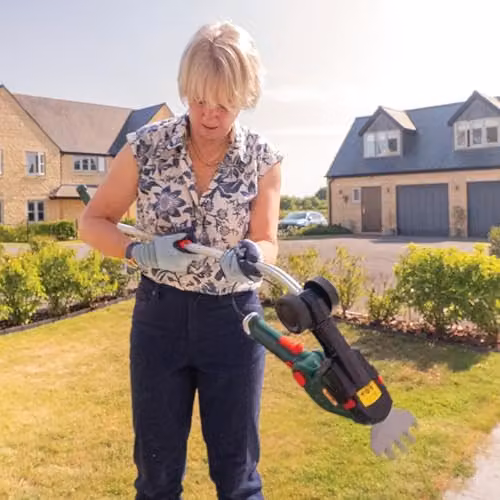 Webb 2-in-1 Cordless Grass Shear and Mini Hedge Trimmer with Telescopic Pole, 7.2V Green Garden Tool with Rechargeable Battery – 7