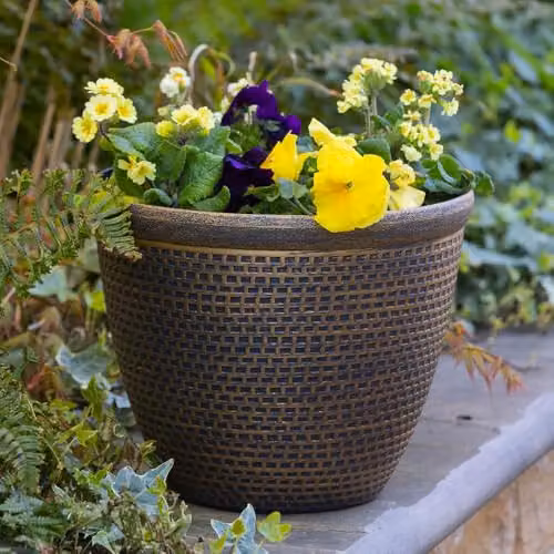 YouGarden Cromarty Antique Gold Planters, Set of 2 Recycled Plastic Pots with Textured Design for Indoor and Outdoor Use – 1