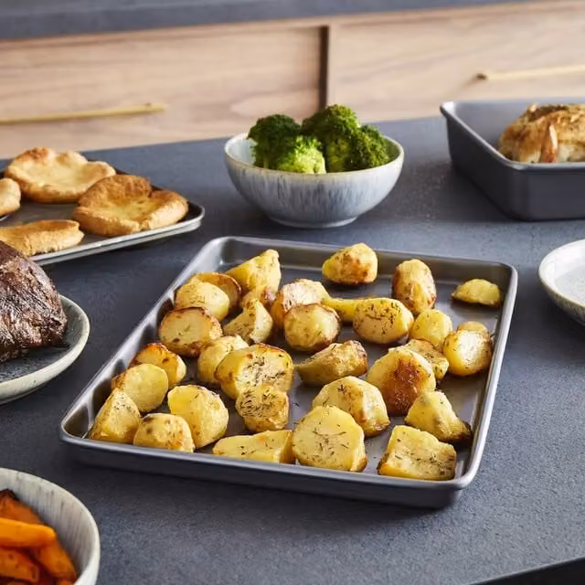 Morphy Richards Non-Stick Rectangular Baking Sheet Set, Grey, W: 38.1 cm x D: 25.4 cm
