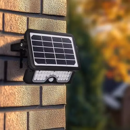 Luceco Guardian Solar Powered LED Outdoor Floodlight with PIR Motion Sensor, 550lm, Black – 4