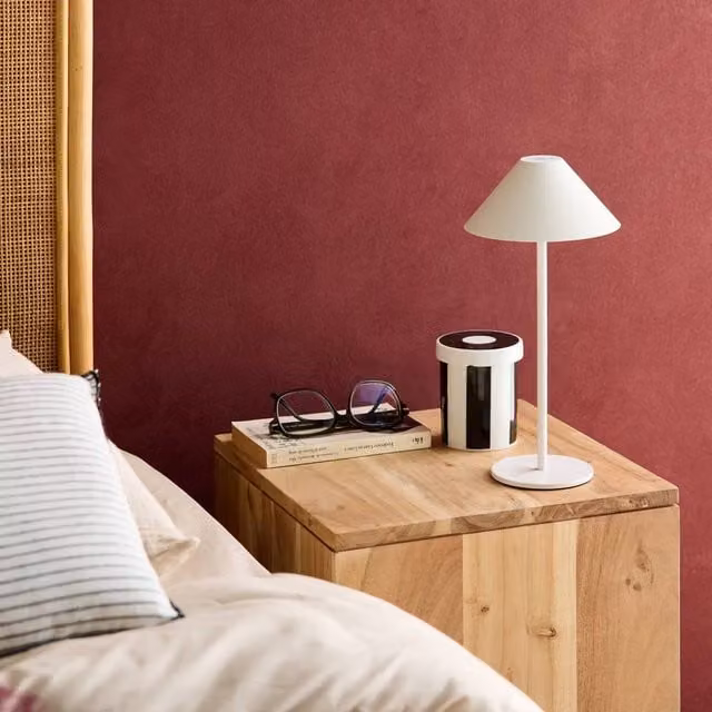 sweeek Wireless Dimmable LED Table Lamp in White, IP54 Waterproof for Indoor and Outdoor Use – 1