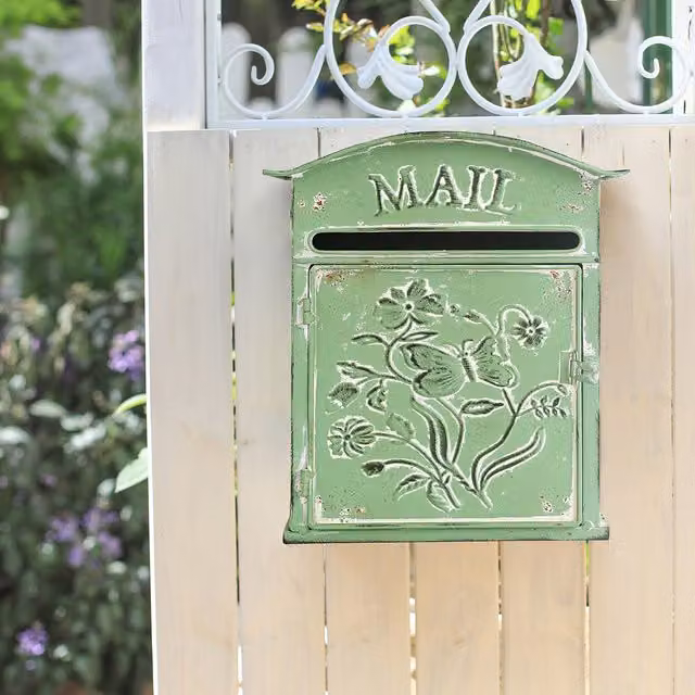 ALL CHIC Green Vintage Floral Metal Wall Mailbox