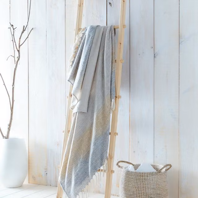 Drift Home Multicolour Gradient Tasselled Throw Blanket, W/D/H: 180 x 130 cm