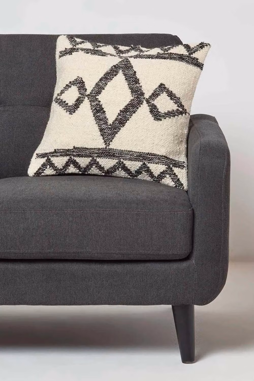 Homescapes Koba Handwoven Kilim Cushion in Black, Beige and White, W/D/H: 45 x 45 x 45 cm – 2
