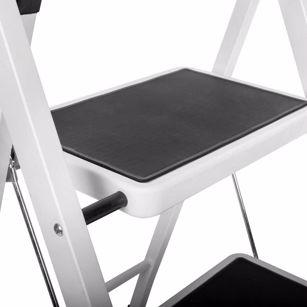 Futura 4 Step Heavy-Duty Steel Folding Step Ladder in White – 5
