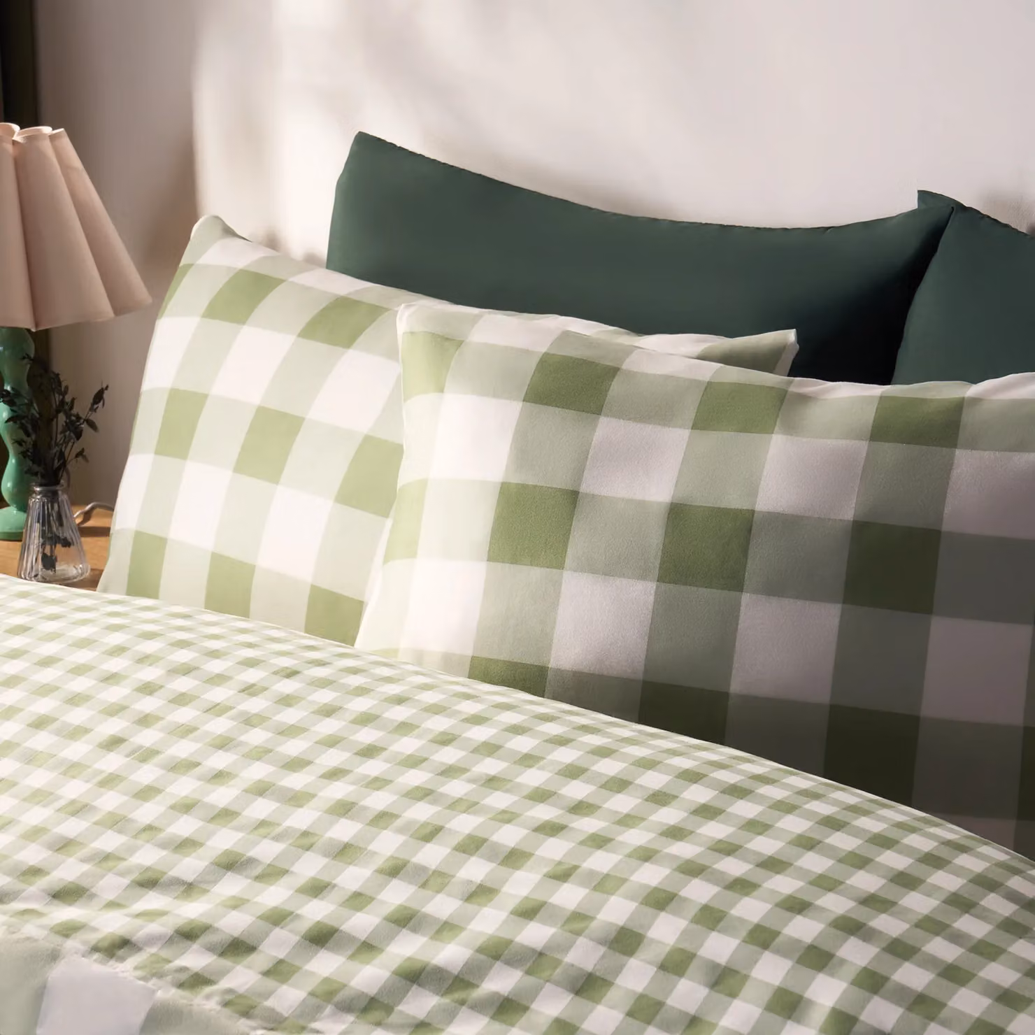 OHS Green and White Gingham Check Reversible Microfibre Bedding Set with Duvet Cover and Pillowcases, W/D/H: 135 x 200 cm and 50 x 75 cm – 3