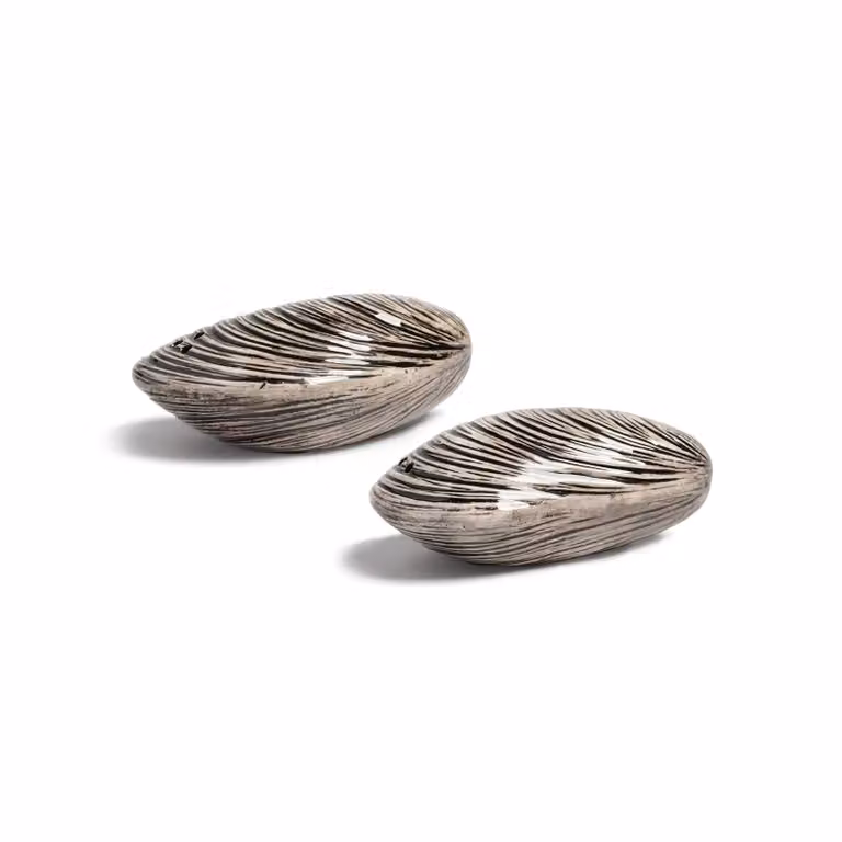 &Klevering Mussel Salt and Pepper Shakers, Grey Ceramic, Refillable