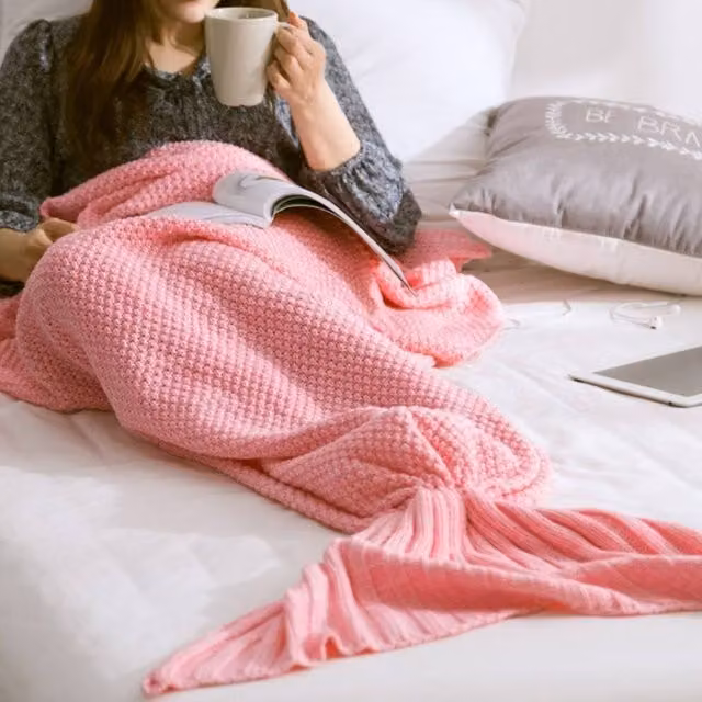 Lovii Knitted Mermaid Tail Blanket in Pink, W: 180 cm, D: 90 cm – 1