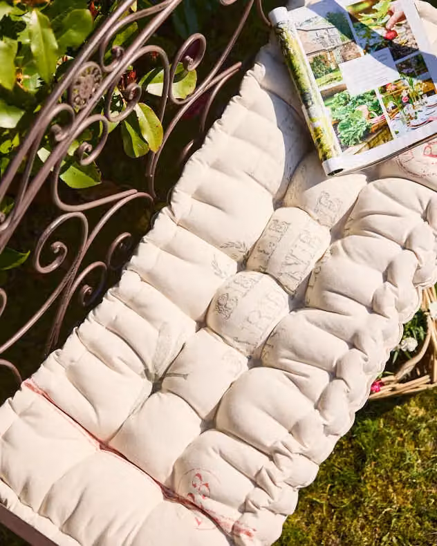 Dibor Belle Jardinere Red and Beige Quilted Outdoor Garden Bench Cushion, W: 44 cm, L: 112 cm – 3