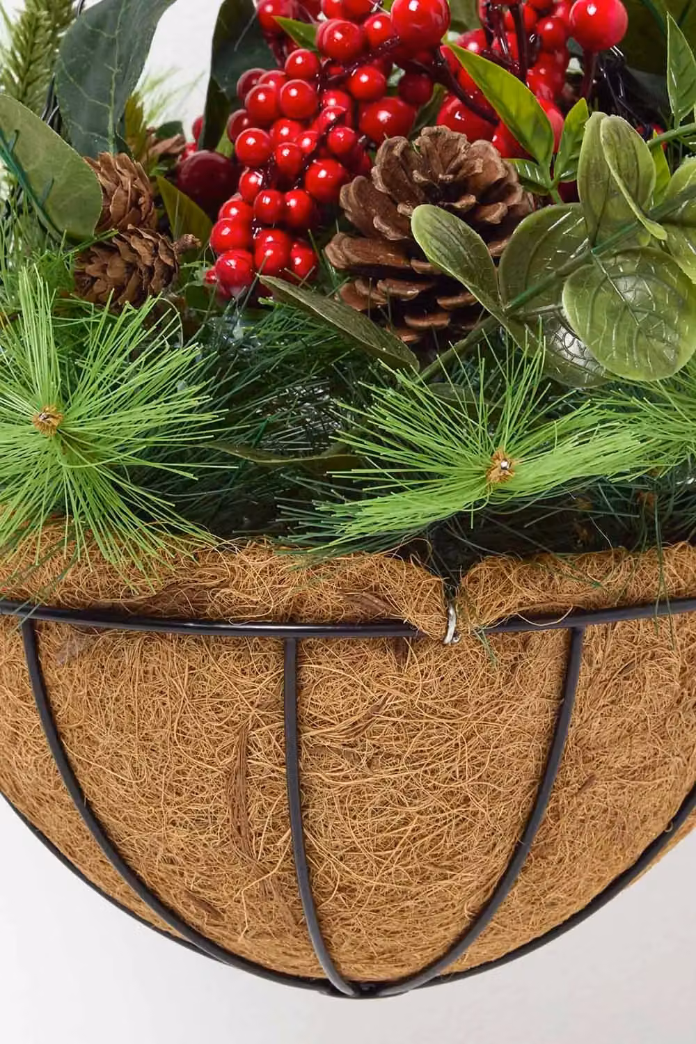 Homescapes Artificial Winter Woodland and Eucalyptus Hanging Basket in Red and Green – 2