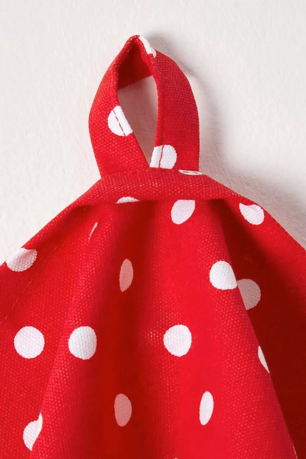 Homescapes Red and White Polka Dot Cotton Tea Towels Set of Three, W: 50 cm, H: 70 cm – 2