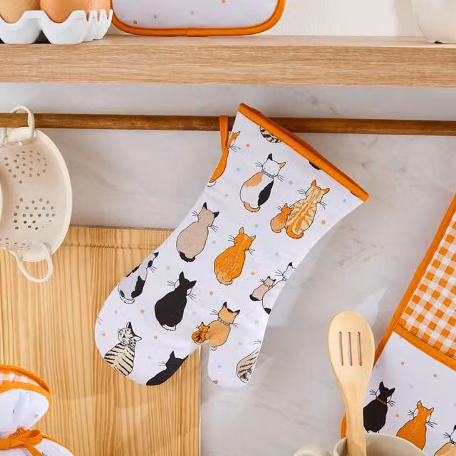 Ulster Weavers Cats In Waiting Cotton Gauntlet Oven Glove in Orange and White