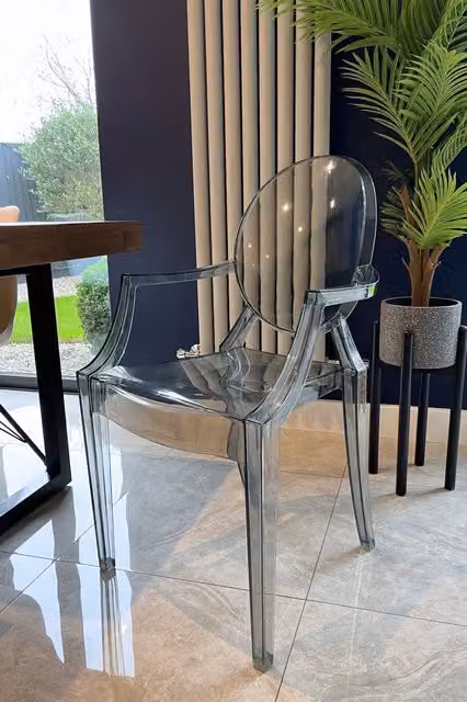 Fusion Living Ghost Style Plastic Louis Armchair in Transparent Clear – 1