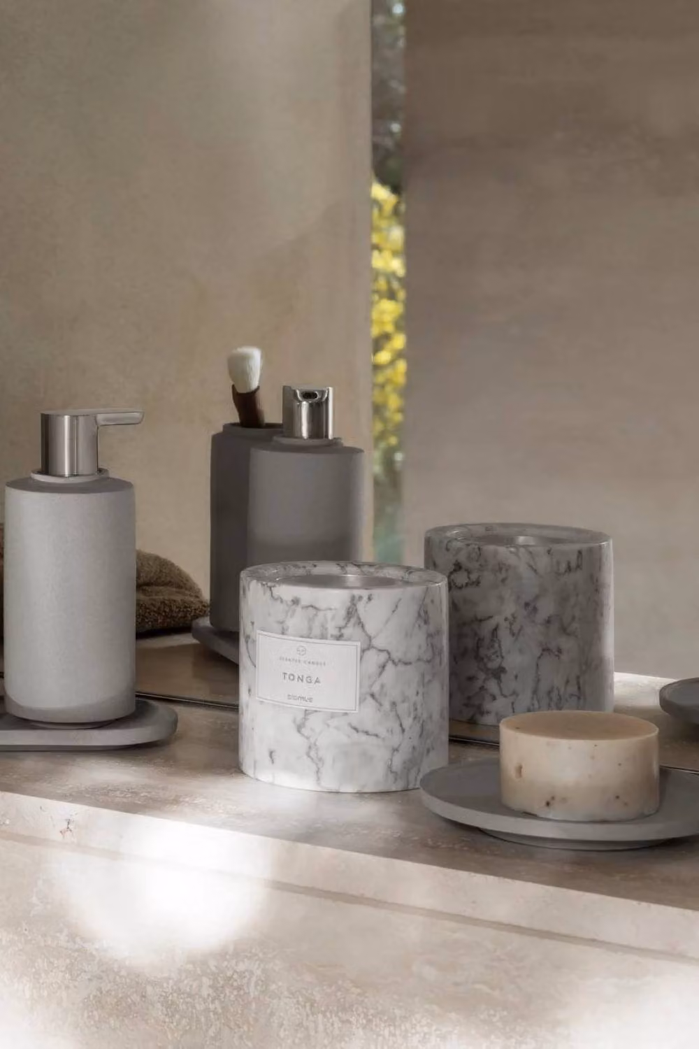 Blomus FRABLI Tonga Scented Candle L in Sharkskin Light Grey with Fresh Woody Fragrance – 2