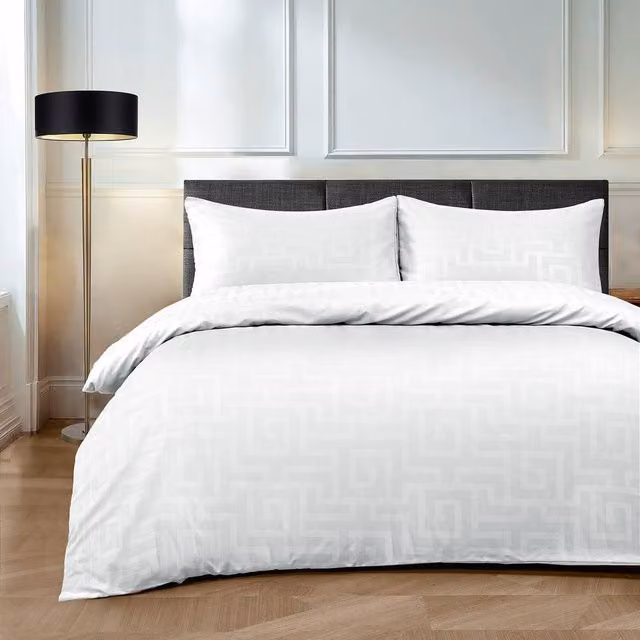 Velosso Elegant Embossed Pattern Duvet Cover and Pillowcase Set in White, W/D/H: 135 x 200 cm and 90 x 200 cm