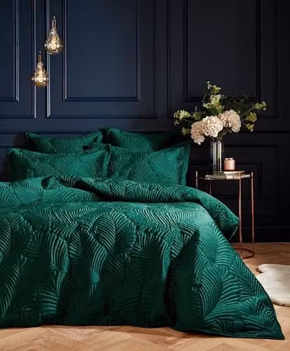 Paoletti Palmeria Quilted Velvet Duvet Cover and Pillowcase Set in Green, 140 x 200 cm