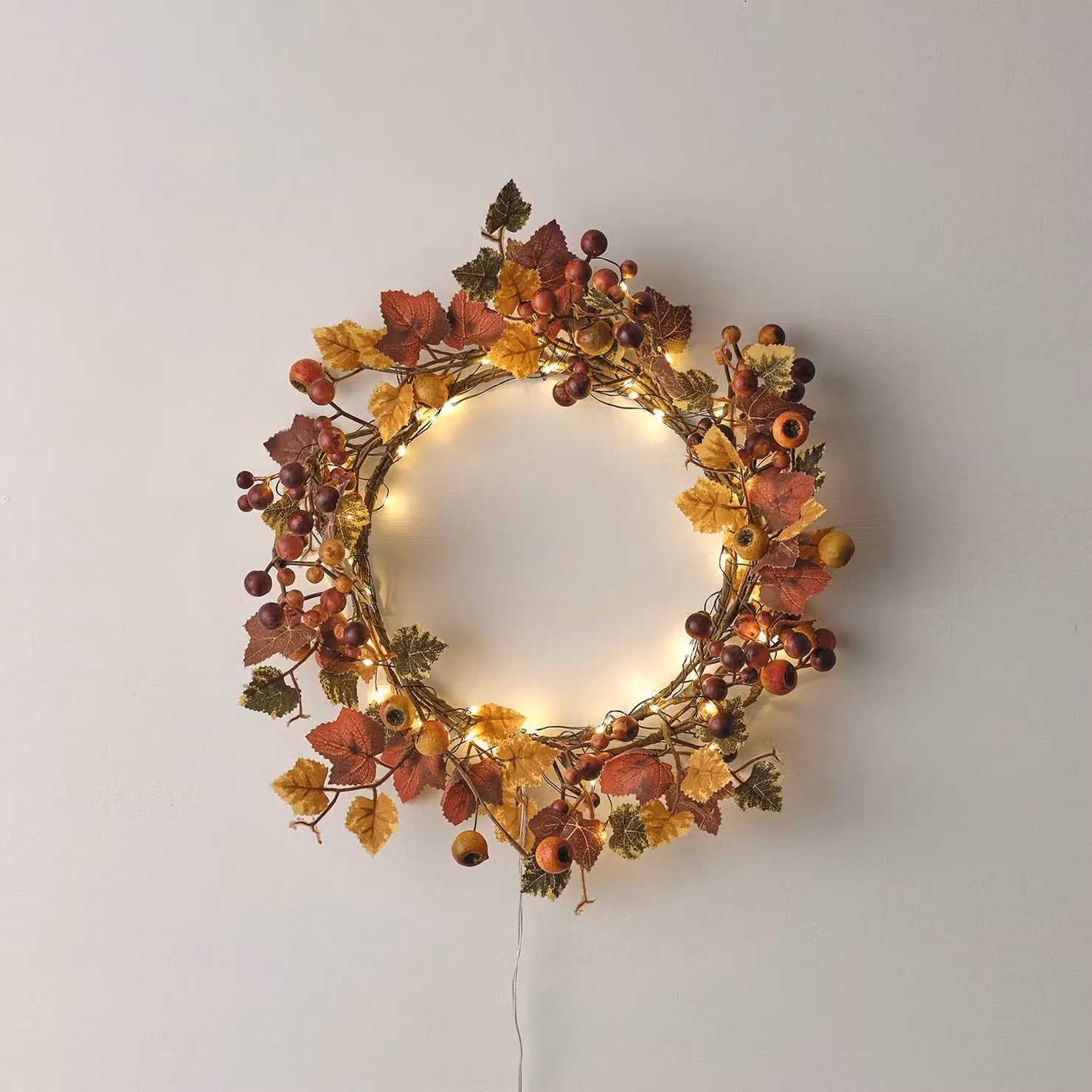 Lights4fun Autumnal Berry Wreath with 50 LED Micro Lights, Multicolour, Diameter: 40 cm – 1