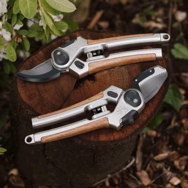 Kent & Stowe Eversharp Premium Secateurs Duo Gift Set with Bypass Steel and Aluminium Blades in Brown and Silver